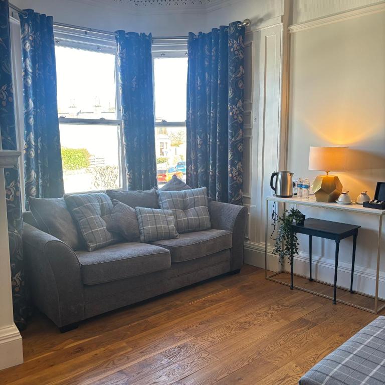 No 1 High Street Boutique Rooms - Superior King Suite