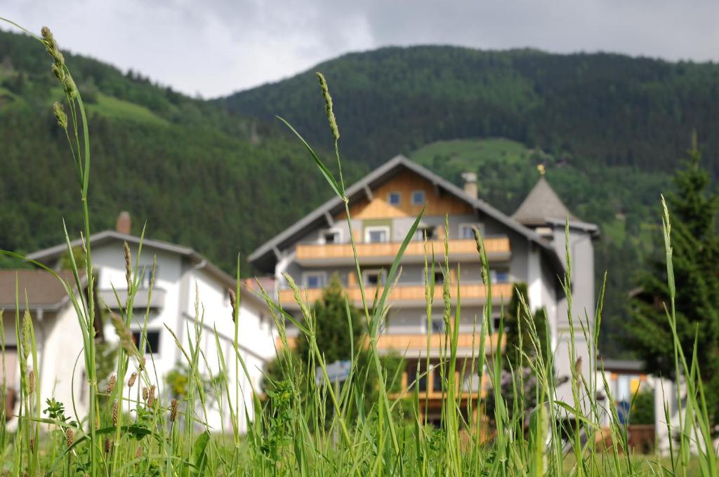Nespecifikovaný výhled na hory nebo výhled na hory při pohledu z hotelu