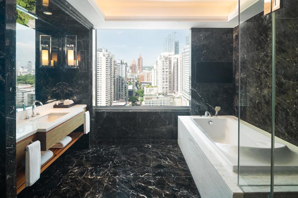 Radisson Blu Plaza Bangkokにあるバスルーム