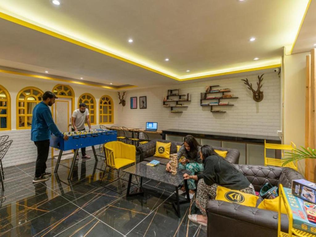 Istumisnurk majutusasutuses The Hosteller Shimla