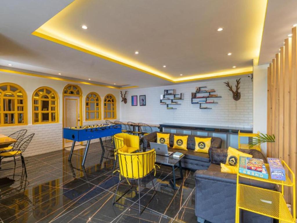 Istumisnurk majutusasutuses The Hosteller Shimla