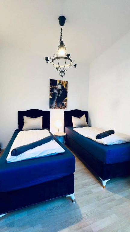 Postel nebo postele na pokoji v ubytování Modern 2BR Stay for 5 Prime Location