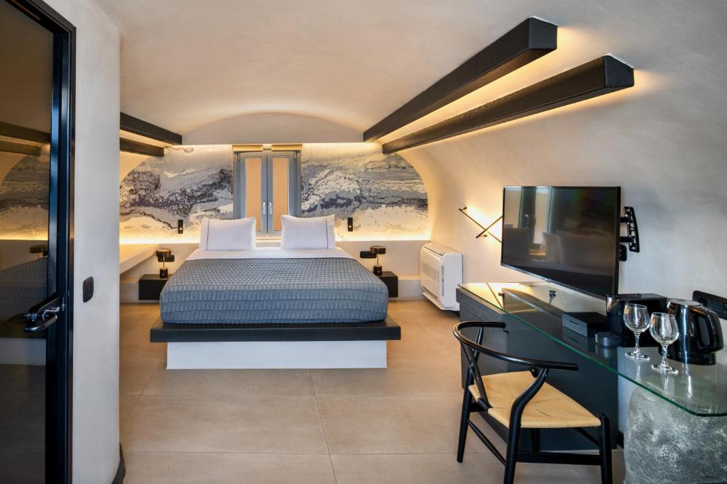 Postel nebo postele na pokoji v ubytování ArmonOia Suites