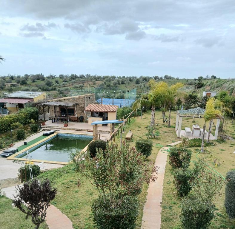 Bazén v ubytování Villa Oliva Torotto nebo v jeho okolí