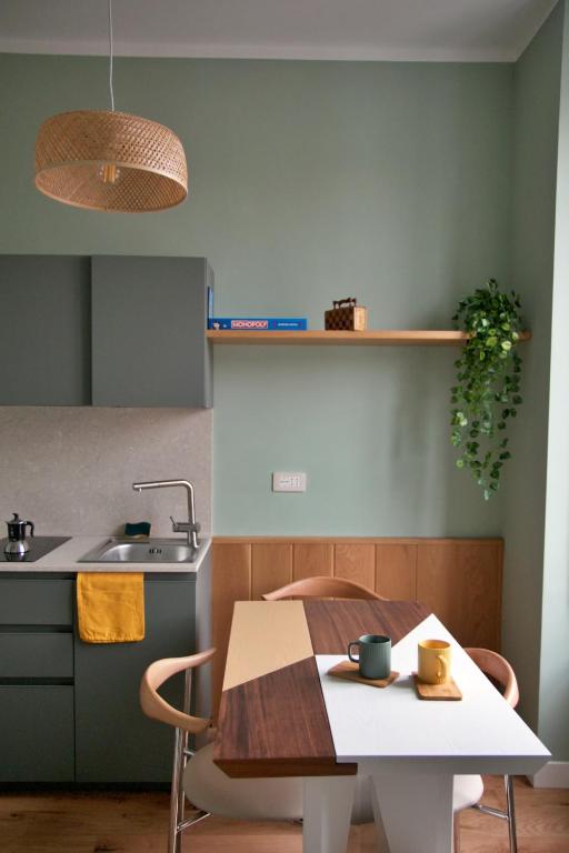 a kitchen with a table with two cups on it at La caldera in San Giuseppe Vesuviano