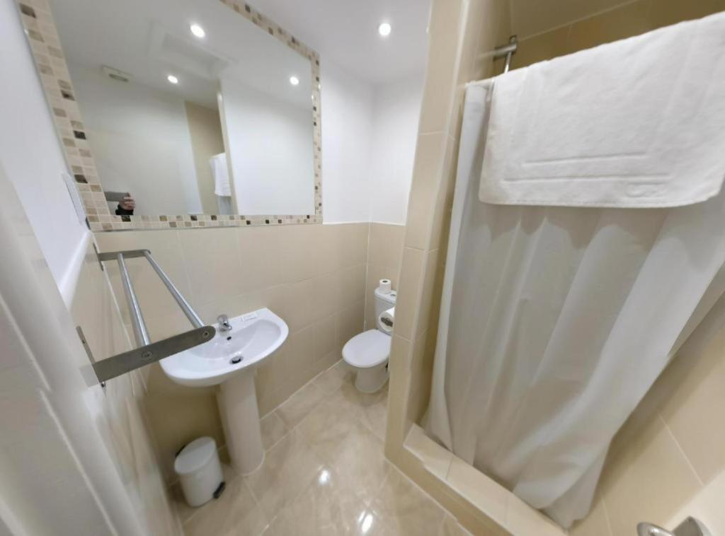 OYO Wave Crest Hotel - Resim 28