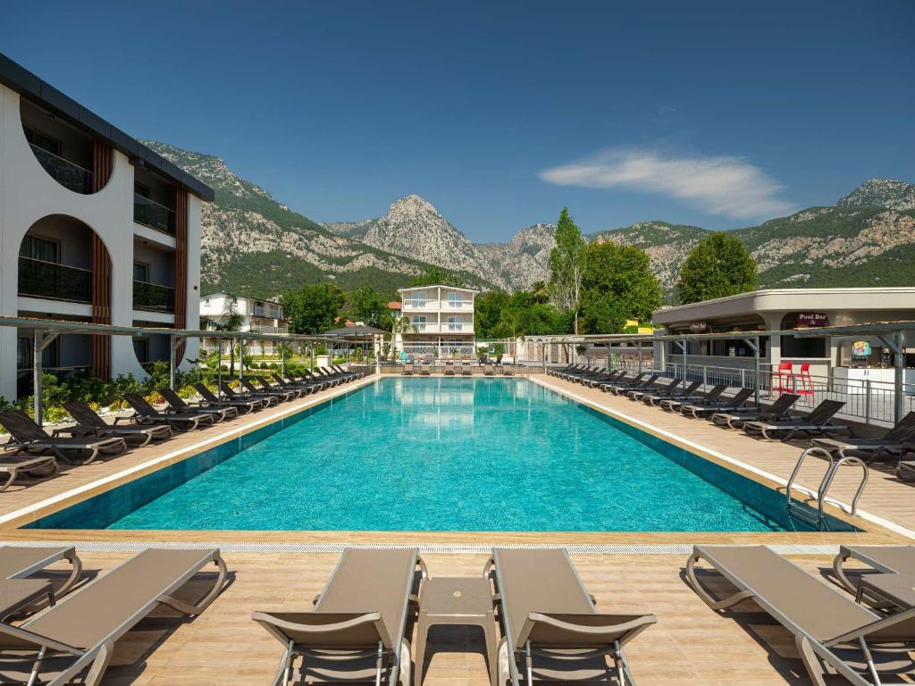 Nespecifikovaný výhled na hory nebo výhled na hory při pohledu z hotelu