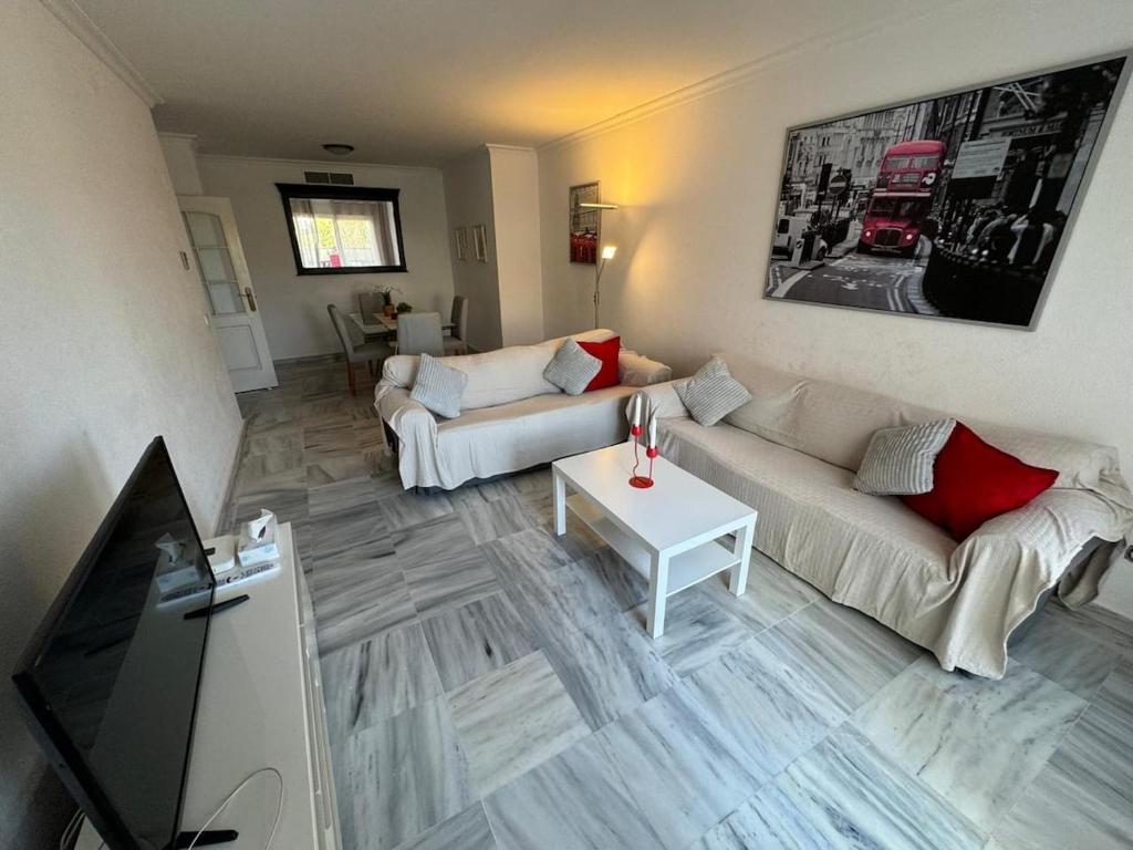 Modern & Bright family apartment, Torrequebrada