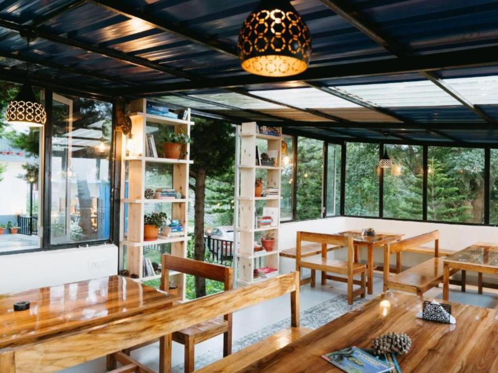 Restaurace v ubytování The Hosteller Bir