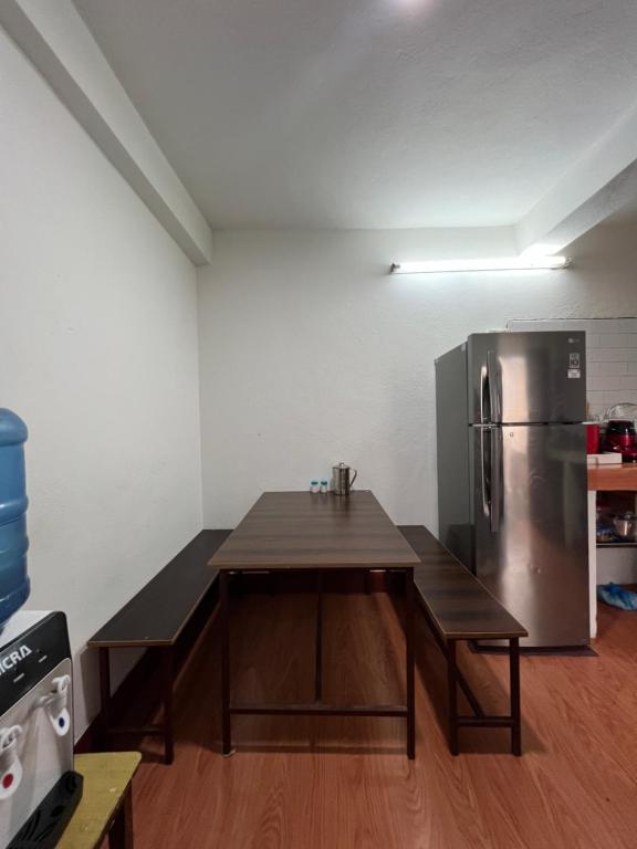 Kuchyň nebo kuchyňský kout v ubytování Serene Girls Hostel