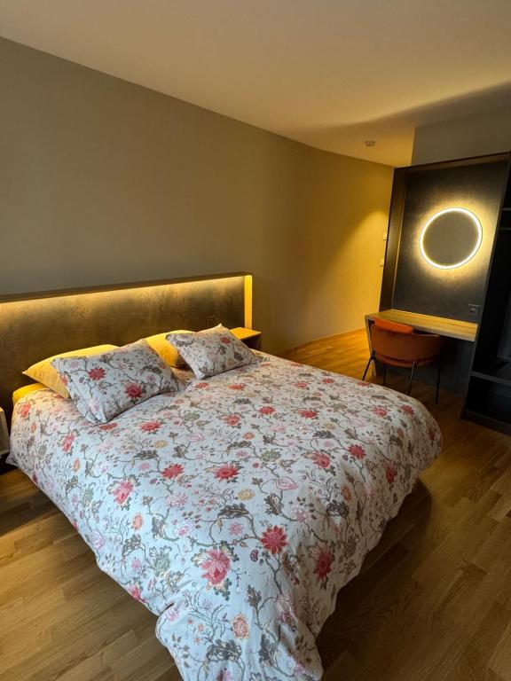 Ένα ή περισσότερα κρεβάτια σε δωμάτιο στο Auberge de l'Étoile