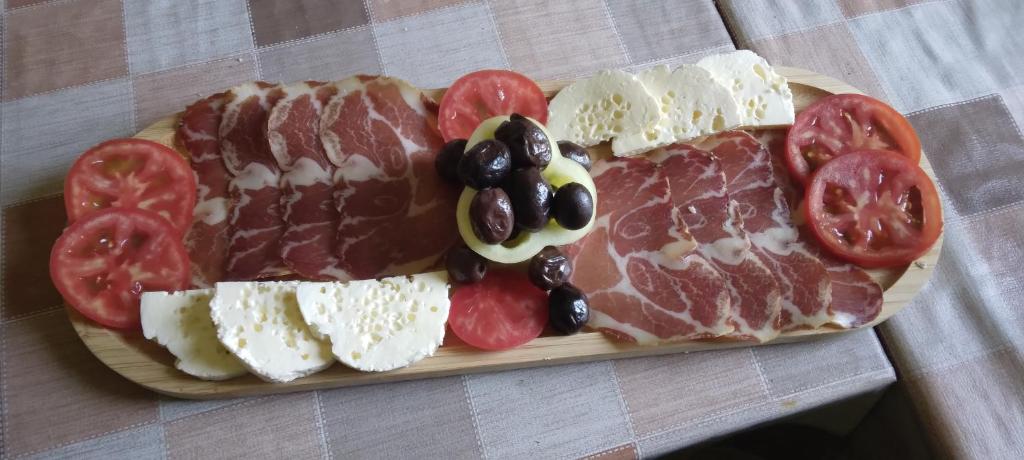 Jídlo v kempu nebo okolí