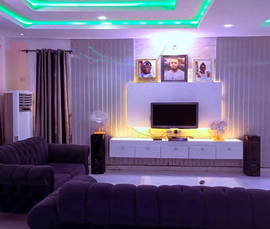 TV a/nebo společenská místnost v ubytování Fm Infinity