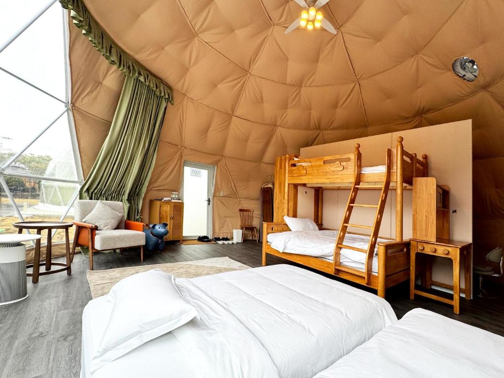 Postel nebo postele na pokoji v ubytování UE Garden Resort