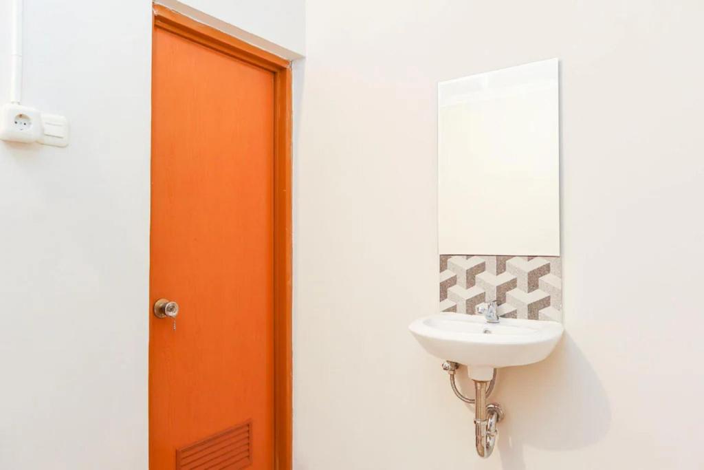 Koupelna v ubytování OYO 1519 Axl Residence
