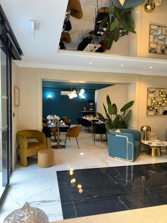 a restaurant with a dining room with tables and chairs at La Caravelle in Aix-en-Provence