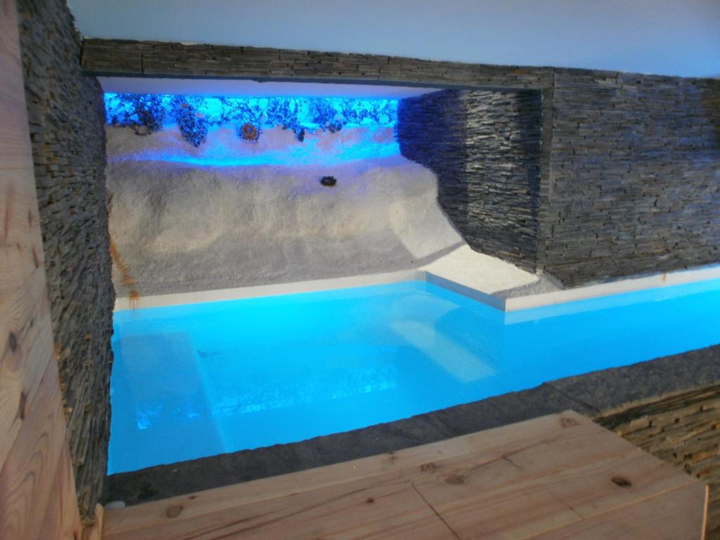 a large swimming pool in a house at Residence Aqualiance in Valberg