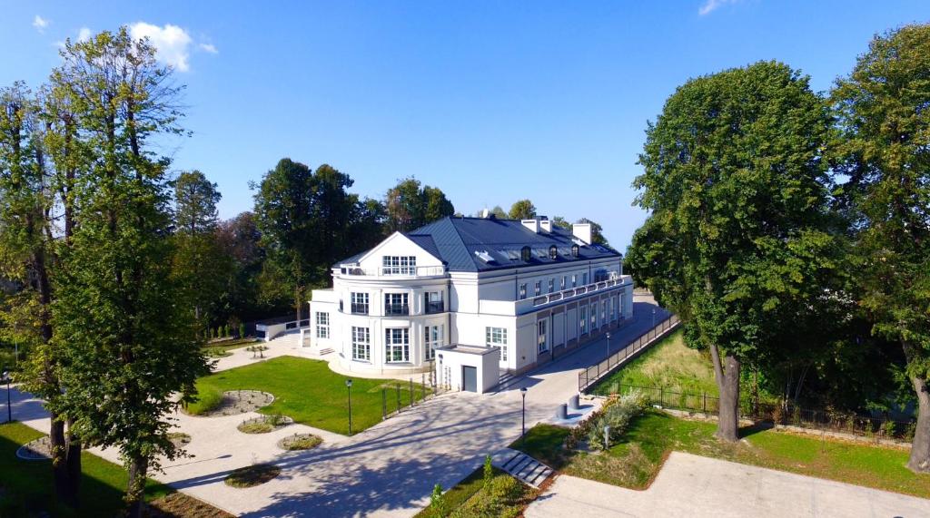 an aerial view of a large white house at Hotel Sokół Wellness & SPA in Łańcut