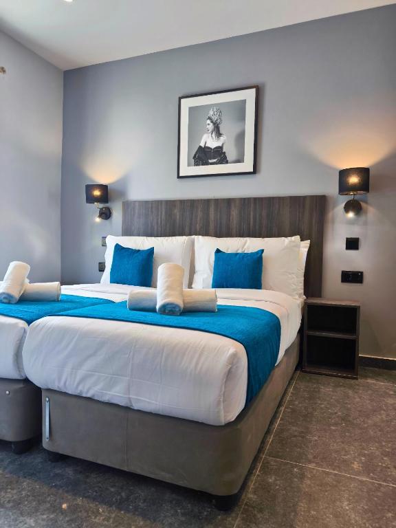 Postel nebo postele na pokoji v ubytování Spinola Hotel