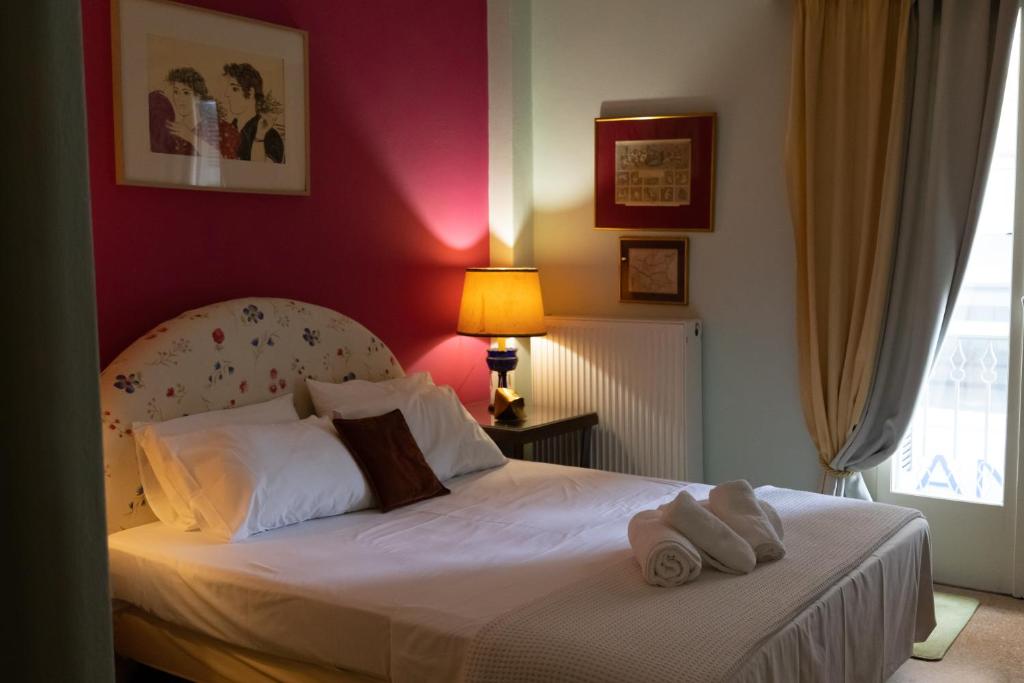 Postel nebo postele na pokoji v ubytování Marina's Bright Getaway - Nafplio Center House