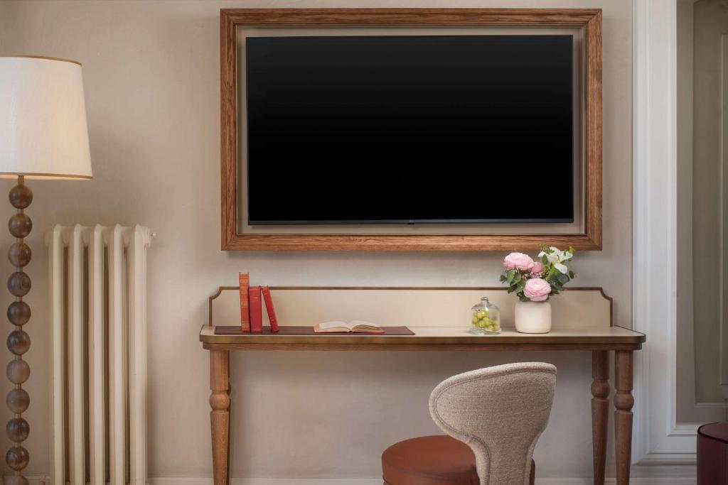 TV a/nebo společenská místnost v ubytování NH Collection Firenze Porta Rossa