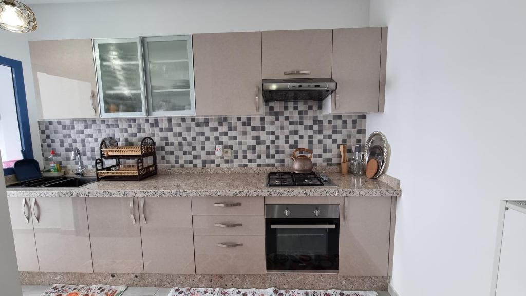 Kuchyň nebo kuchyňský kout v ubytování Appartement luxueux - Piscines, Plage 300m, Résidence fermée