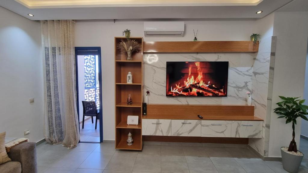 TV a/nebo společenská místnost v ubytování Appartement luxueux - Piscines, Plage 300m, Résidence fermée