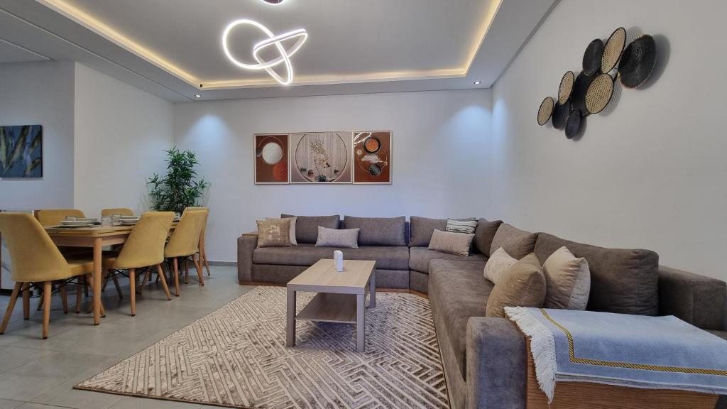 Posezení v ubytování Appartement luxueux - Piscines, Plage 300m, Résidence fermée