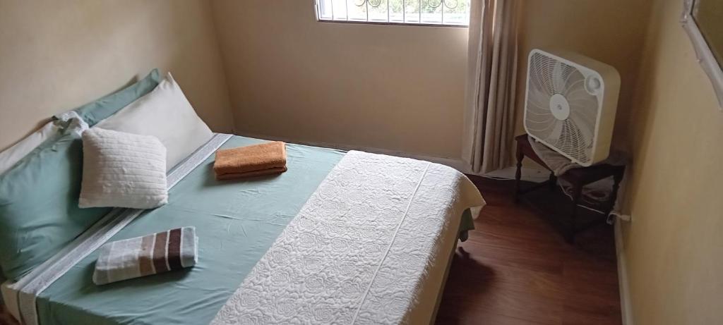 Postel nebo postele na pokoji v ubytování Chandler Homestay