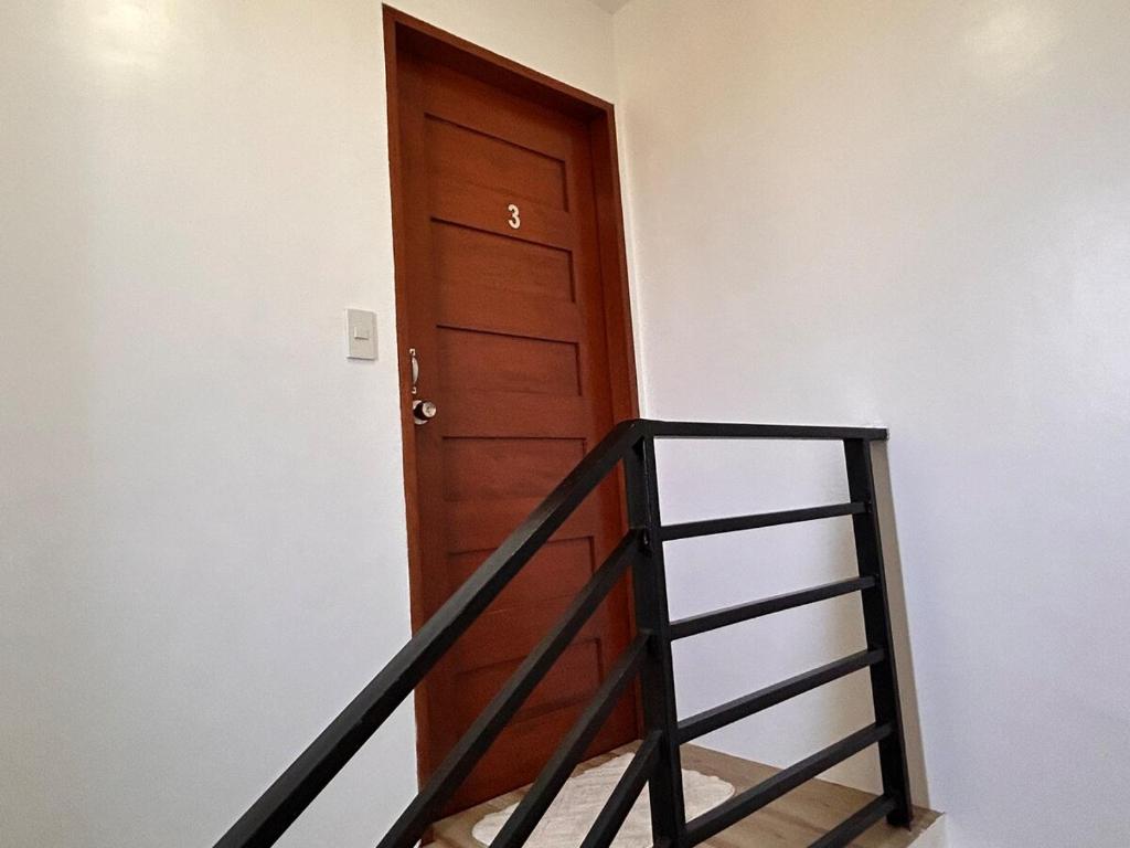 Fotografie z fotogalerie ubytování ELYU 3 Storey Staycation House near San Juan Beach v destinaci San Juan