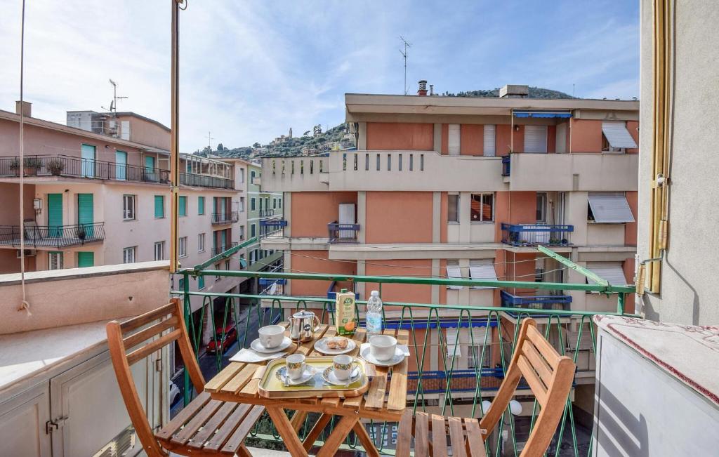 a balcony with a table and chairs on a balcony at Gorgeous Apartment In Recco With Wifi in Recco
