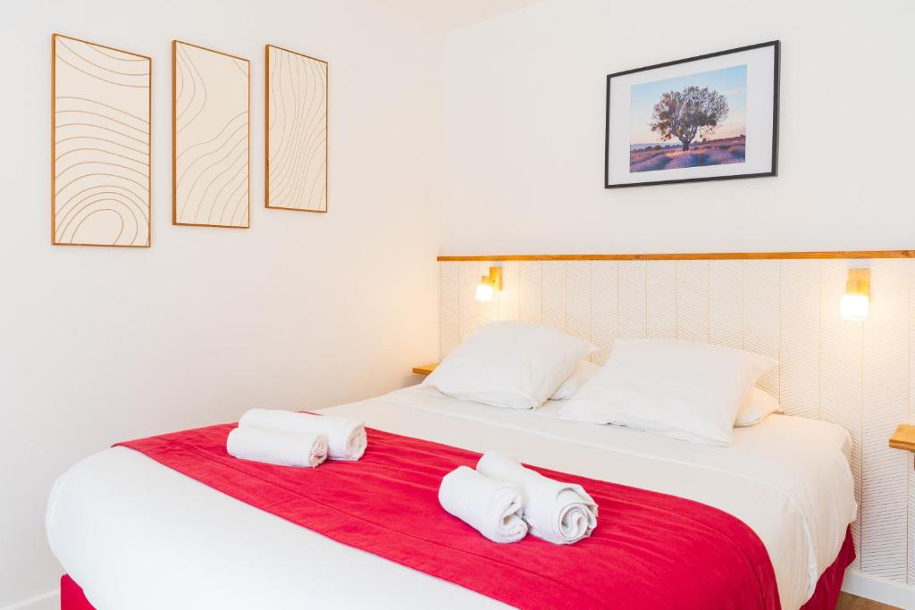 Au Bien Etre piscine chauffée - Chambre Double Avec Terrasse