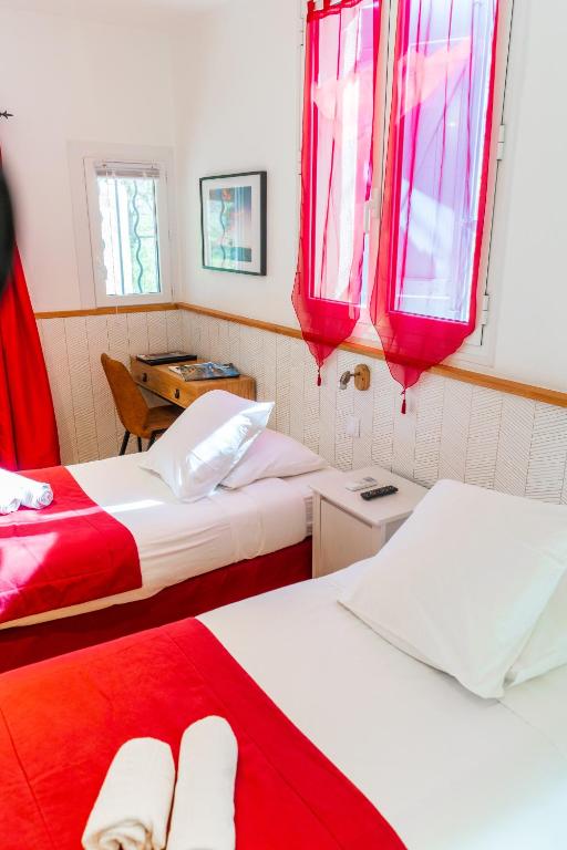 Au Bien Etre piscine chauffée - Chambre Lits Jumeaux Avec Terrasse