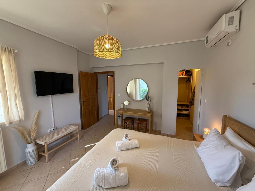 Postel nebo postele na pokoji v ubytování Anavyssos Garden House
