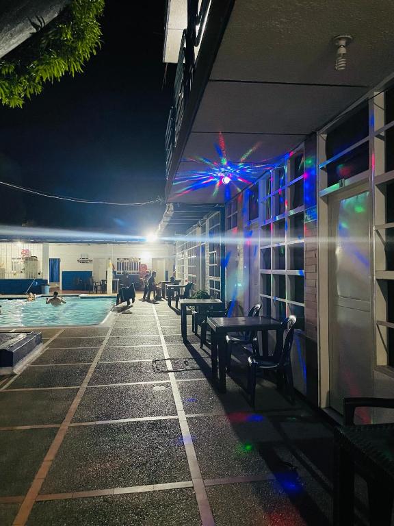 Bazén v ubytování Hotel el capricho nebo v jeho okolí
