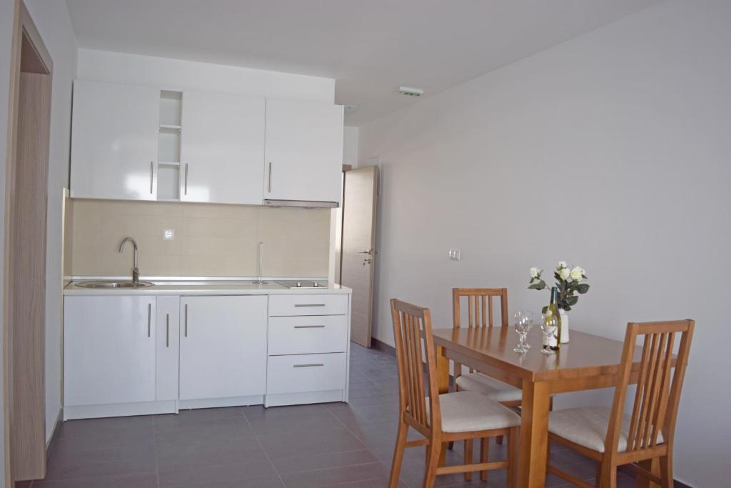 Kuchyňa alebo kuchynka v ubytovaní Apartments King
