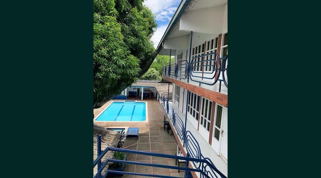 Bazén v ubytování Hotel el capricho nebo v jeho okolí