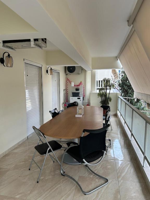FilOikos 130sqm Athenian Retreat Sleeps up to 8 with Huge Terrace