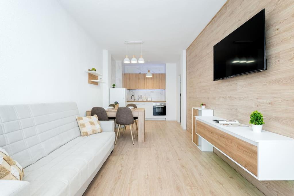 Los Gases 1BR Penthouse