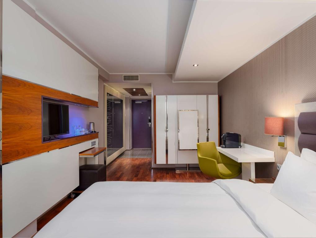 Кровать или кровати в номере Radisson Blu Hotel Olümpia