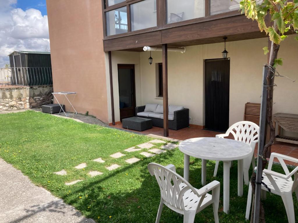 Κήπος έξω από το Casa Rural en Lerma