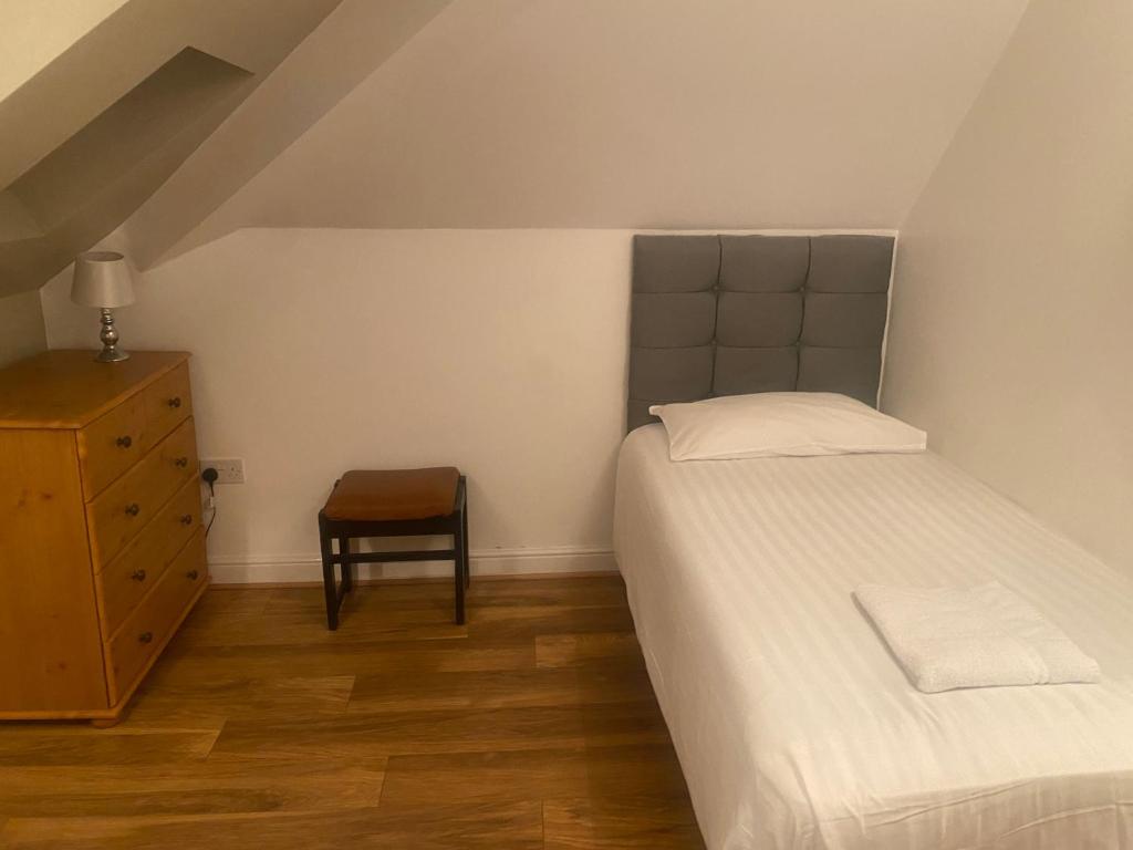 The Clifton Hotel Newcastle - 双床间 - 带私人浴室