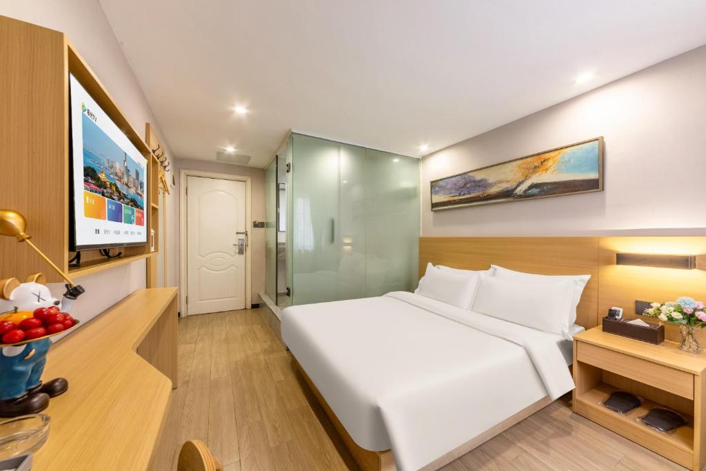 Postel nebo postele na pokoji v ubytování CMAX Hotel Guangzhou International Convention and Exhibition Center Luoxi Subway Station Branch