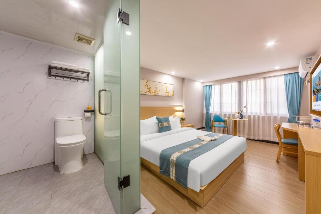 Postel nebo postele na pokoji v ubytování CMAX Hotel Guangzhou International Convention and Exhibition Center Luoxi Subway Station Branch