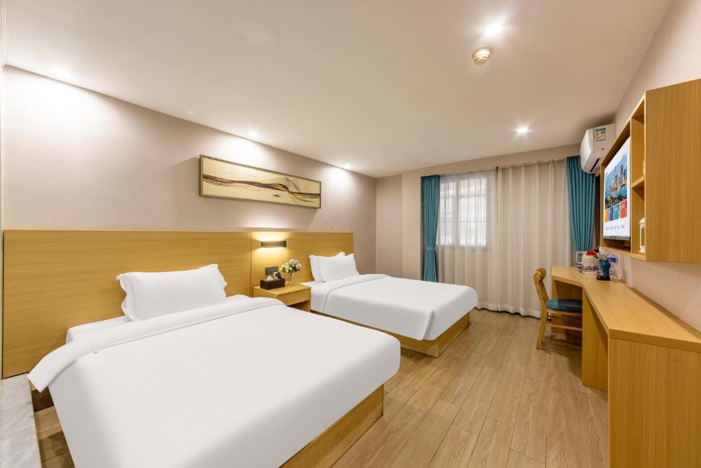 Postel nebo postele na pokoji v ubytování CMAX Hotel Guangzhou International Convention and Exhibition Center Luoxi Subway Station Branch