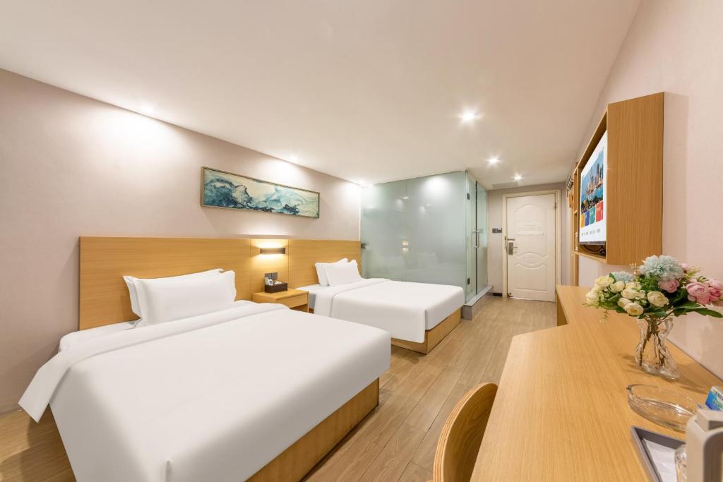 Postel nebo postele na pokoji v ubytování CMAX Hotel Guangzhou International Convention and Exhibition Center Luoxi Subway Station Branch