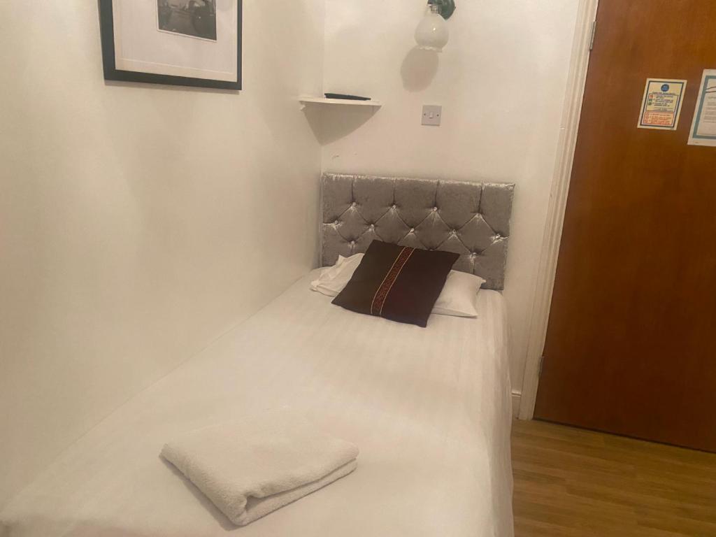 The Clifton Hotel Newcastle - 单人间 - 带共用浴室