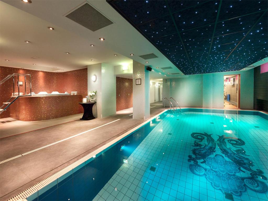 a large swimming pool in a hotel room at Grand Hotel Amrâth Amsterdam in Amsterdam