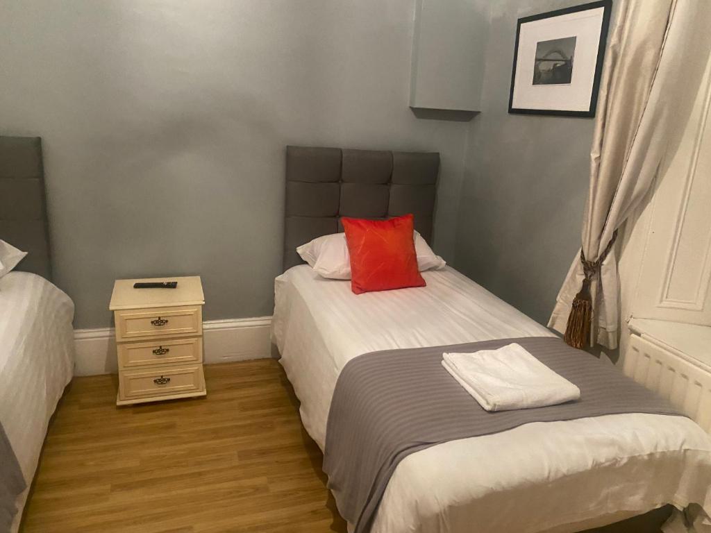 The Clifton Hotel Newcastle - 双床间 - 带共用浴室
