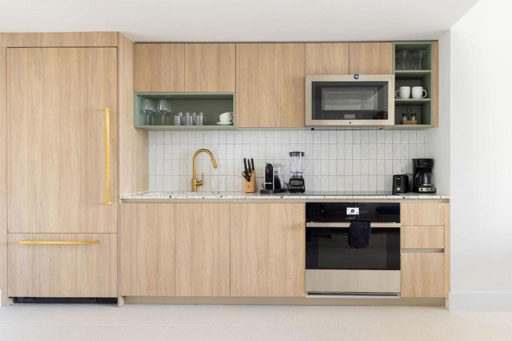 Kuchyň nebo kuchyňský kout v ubytování 2409 Apt in Downtown Miami with Gym and in front of Kaseya Center